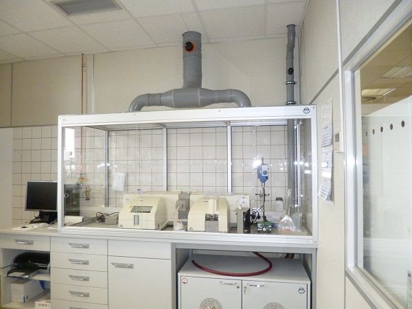 IKS Kunststoff- und Stahlverarbeitungs GmbH Ingelheim Laborabzuege Absaugeinhausung Polycarbonat