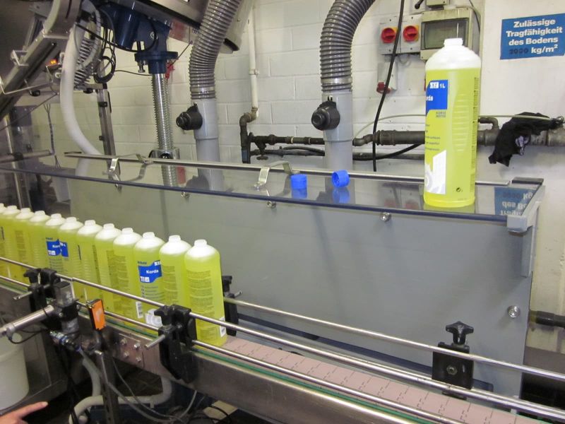 IKS Lüftungsbau Kunststoff Absauganlage Abfüllstation Chemische Industrie