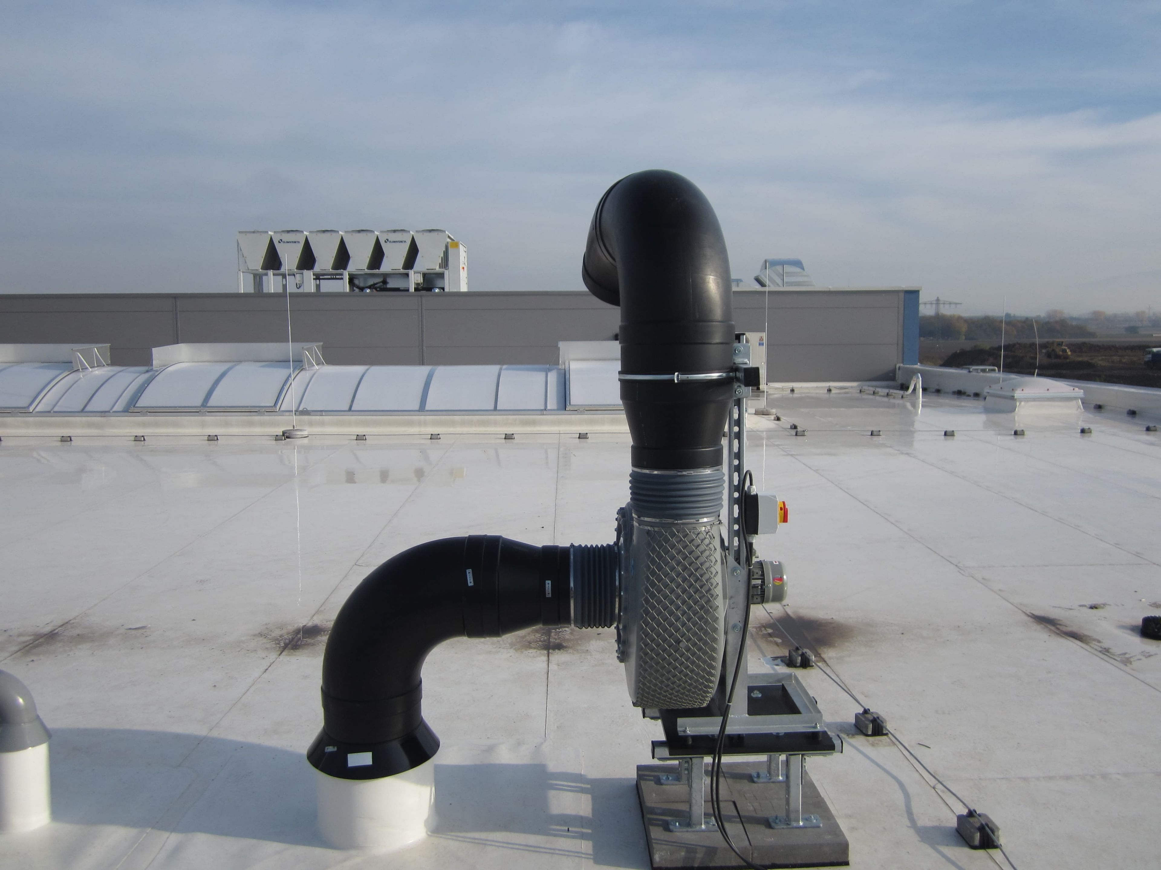 IKS Kunststoff Lüftungsbau PPs el Ex-Schutz Zone Radialventilatoren Dachmontage