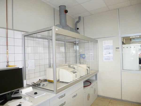 IKS Kunststoffbau Sonderbauteile Lüftungsbau Laborabsaug-Einhausung