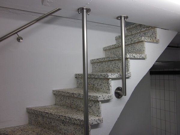 IKS Stahlverarbeitung VA Haltestangen am Treppenaufgang
