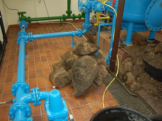 IKS Trinkwasseraufbereitung verbackene Filtermassen aus Kiesfilter