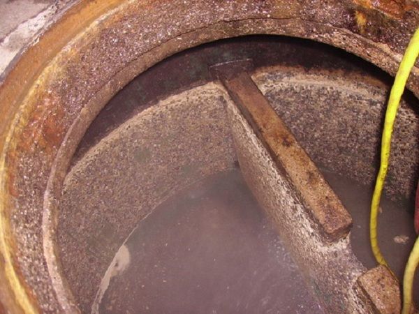 IKS Kunststoff- und Stahlverarbeitungs GmbH Ingelheim Schachtsanierung mit Kunststoff Fettabscheider vor der Sanierung