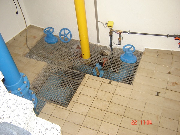 IKS Trinkwasserbehältersanierung Rohrkeller vorher