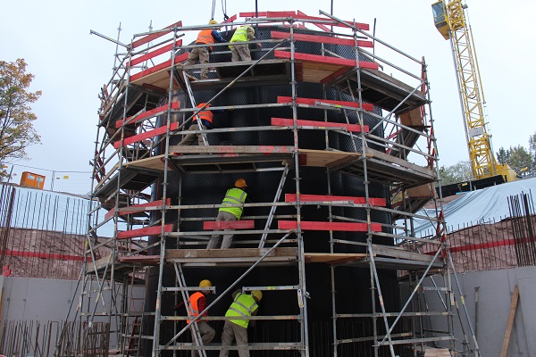 IKS Kunststoffbau Ingelheim – Montage von Betonschutzplatten Rundschalung