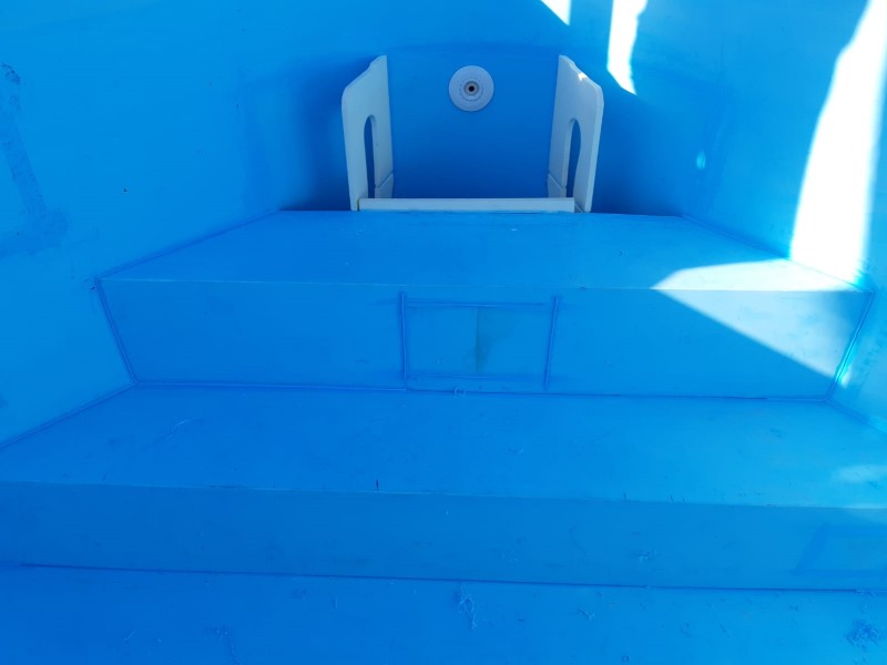 IKS Kunststoffbau Reparaturschweißen an einem blauen Pool aus PP