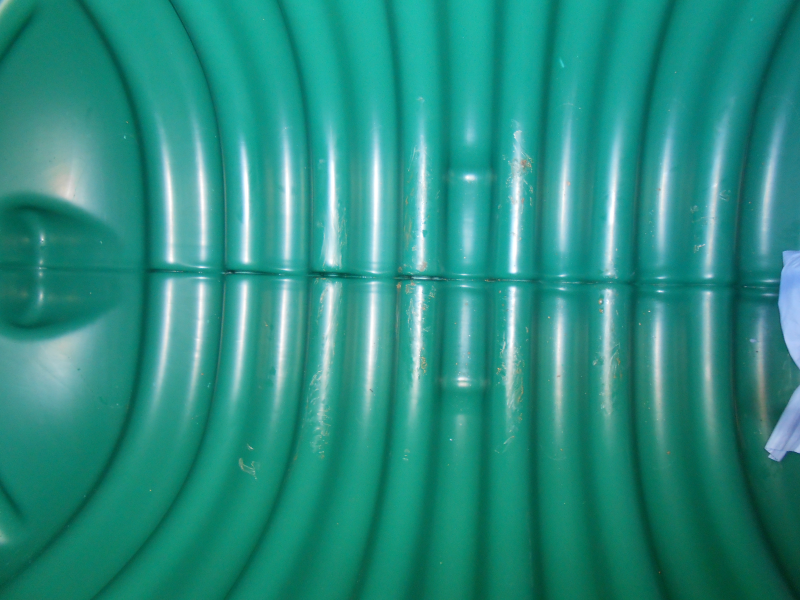 IKS Kunststoffbau Reparaturschweißen an einem undichten Regenwassertank aus Kunststoff